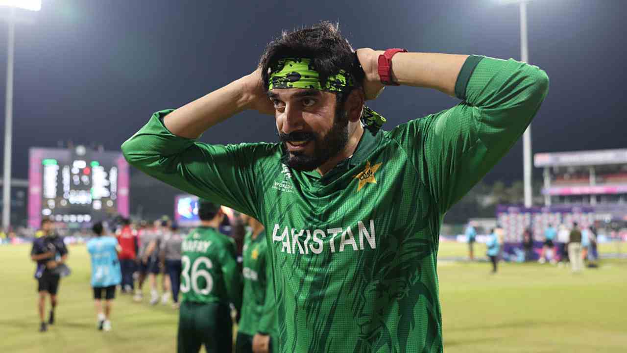 রবিবারের ম্যাচের আগে ভারতকে হুঁশিয়ারি ‘দু’টি কনুই’ থাকা পাক স্পিনারের, ওরা ভয় পাচ্ছে বলেই তো আমাকে নিয়ে এত কথা বলছে!