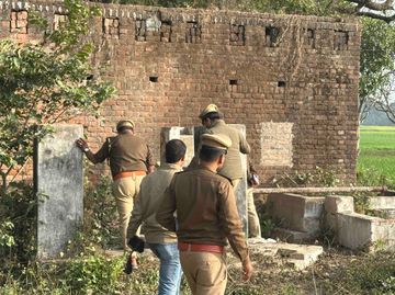 উত্তরপ্রদেশে পুলিশের এনকাউন্টার মুজফফরনগরে গুলিতে নিহত দুষ্কৃতী উদ্ধার ৫০ হাজার টাকার মাথাপিছু পুরস্কারসহ