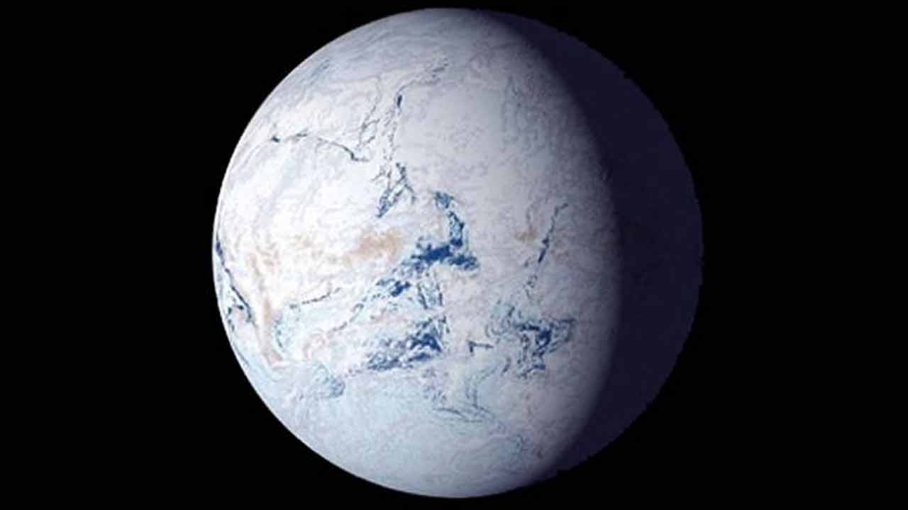 ৩৫৫ দিনে বছর! মহাকাশে হিমশীতল গ্রহ খুঁজে পেলেন বিজ্ঞানীরা, বাসযোগ্য পৃথিবীর সঙ্গে মিলে যাচ্ছে অনেক লক্ষণ