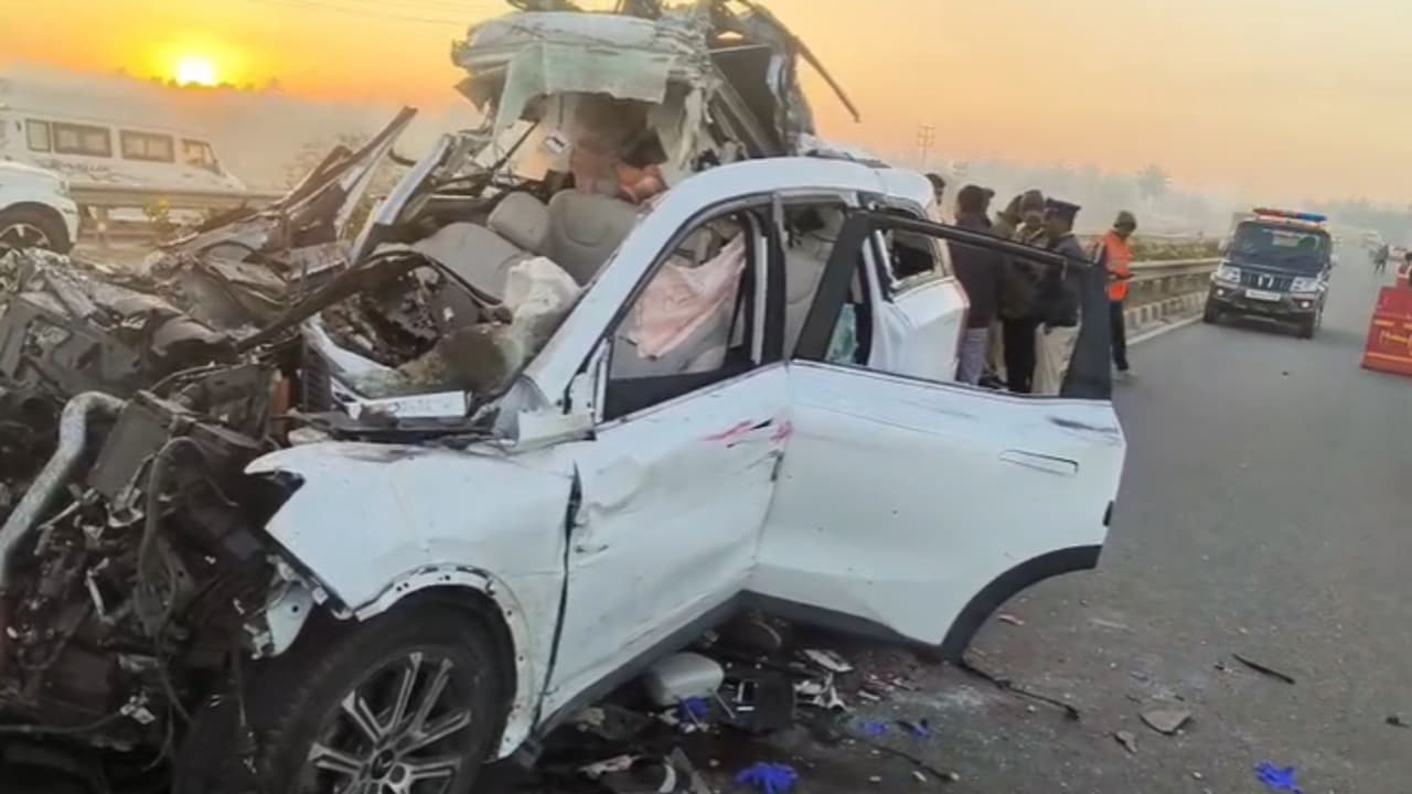 বেঙ্গালুরুতে জাতীয় সড়কে ভয়াবহ গাড়ি দুর্ঘটনা প্রাণ হারালেন ৭ জন