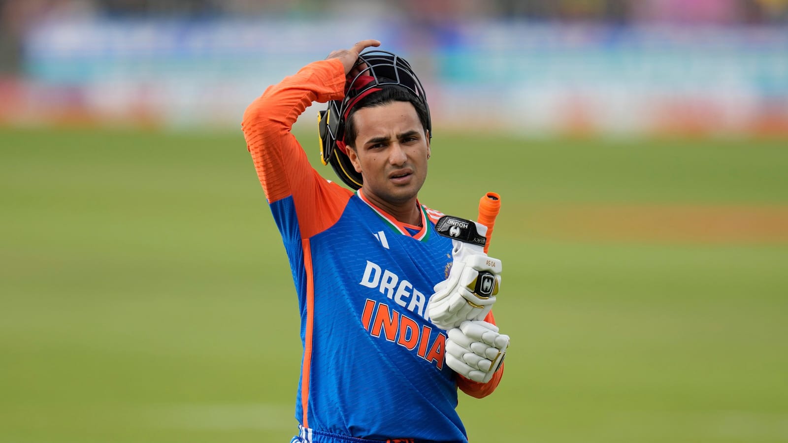 পাকিস্তান ম্যাচে অভিষেক অনিশ্চিত পুত্রের দেখভাল করতে কলম্বোয় গেলেন ভারতীয় ওপেনারের বাবা-মা