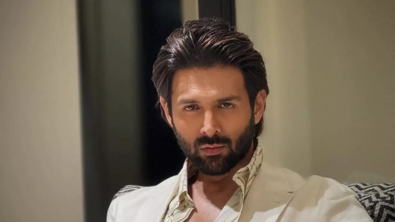 ‘জঘন্য অভিনেতা, যা খুশি করে ৪০ কোটি নেন’, অষ্টাদশীর সঙ্গে সম্পর্কের গুঞ্জনের পরে ফের বিতর্কে কার্তিক