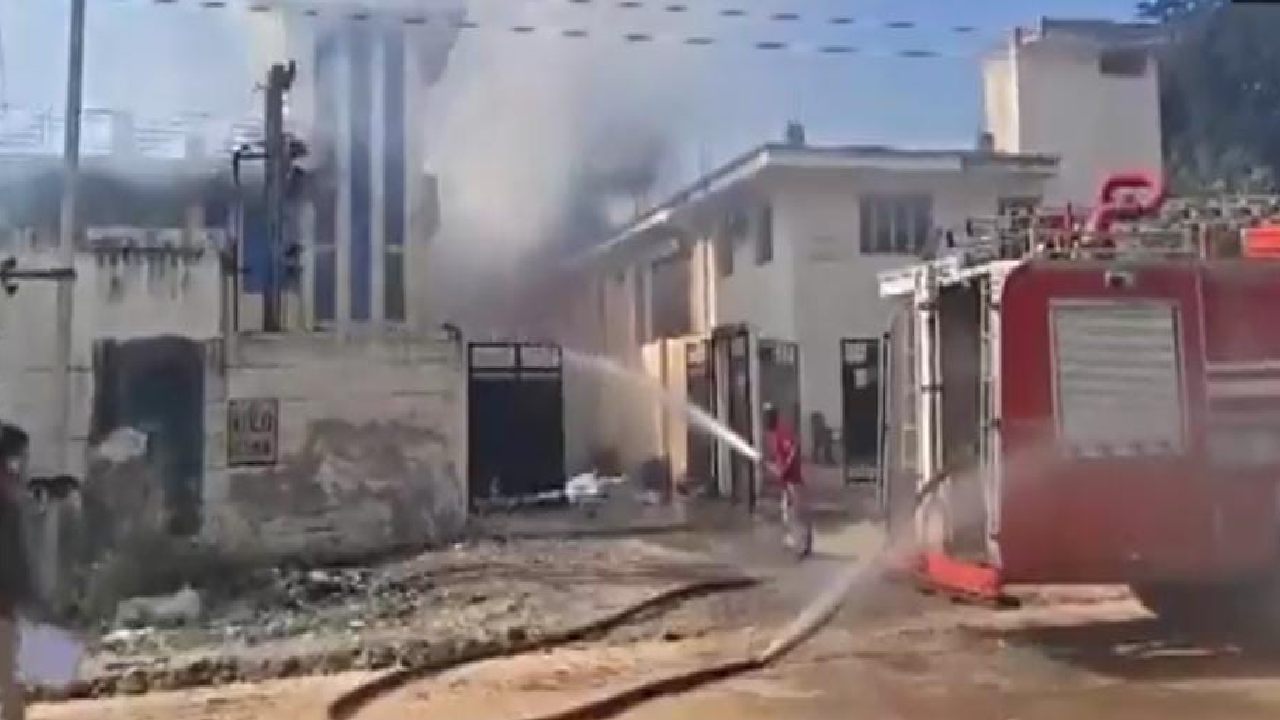 রাজস্থানের কারখানায় আগুন দগ্ধ হয়ে মৃত্যু অন্তত আট জনের বেআইনি ভাবে বাজি তৈরি করতে গিয়েই বিপত্তি