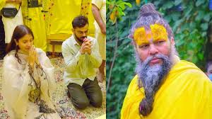 ফের প্রেমানন্দের শরণে বিরুষ্কা: গলায় তুলসীর মালা, কী প্রার্থনা নিয়ে আশ্রমে দম্পতি?