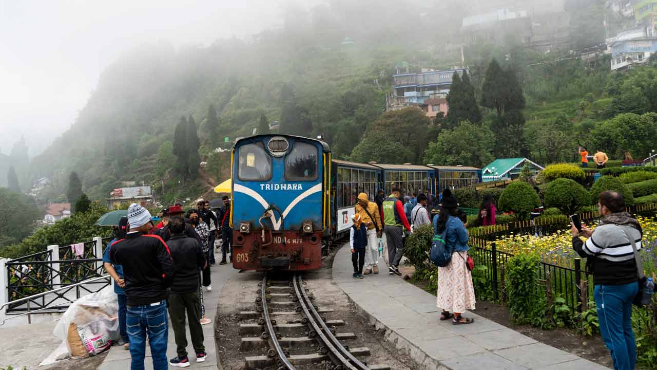 দার্জিলিঙের কাছে অথচ নির্জন কোনও পাহাড়ি এলাকার সন্ধান চান তালিকায় থাকুক ৩ স্থান