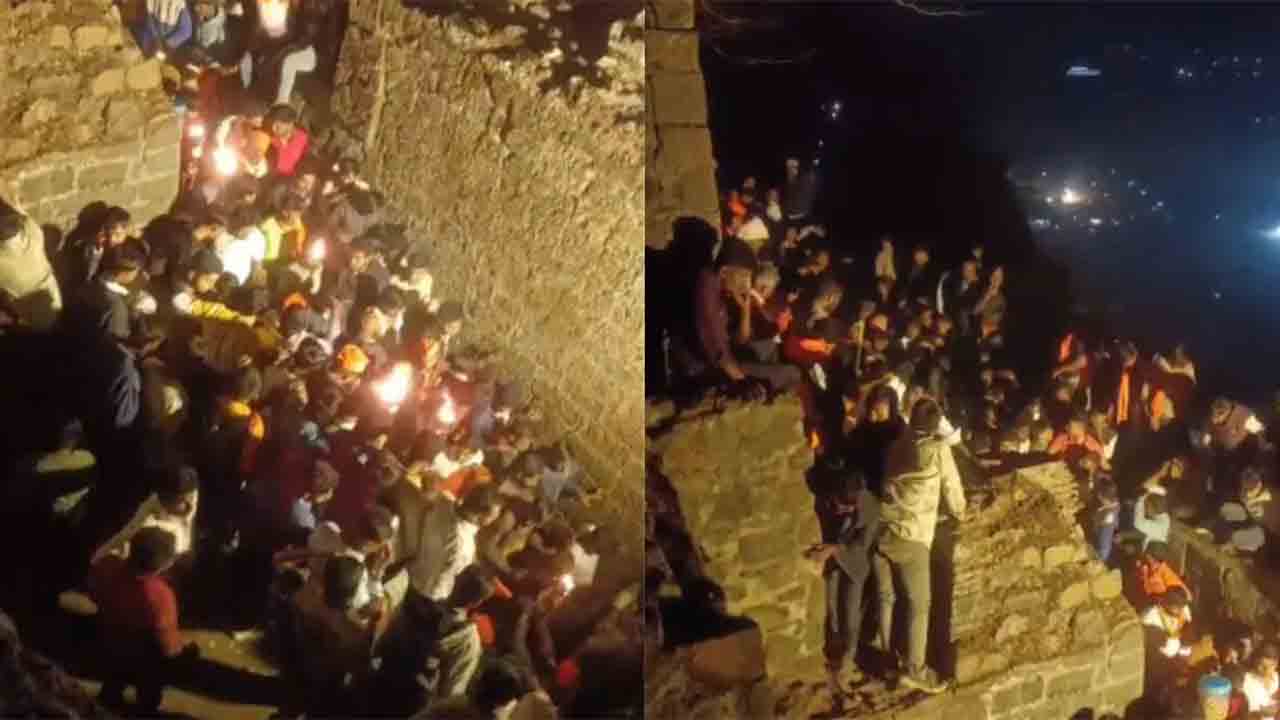 শিবাজি জন্মজয়ন্তীতে বিশৃঙ্খলা পুণের শিবনেরী দুর্গে হুড়োহুড়িতে আহত বহু মানুষ