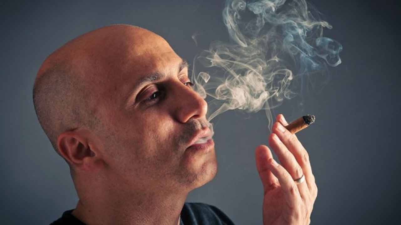 অতিরিক্ত ধূমপানেও কি টাক পড়ে চুল ওঠার সঙ্গে ধূমপানের সম্পর্ক ব্যাখ্যা করলেন বিজ্ঞানীরা