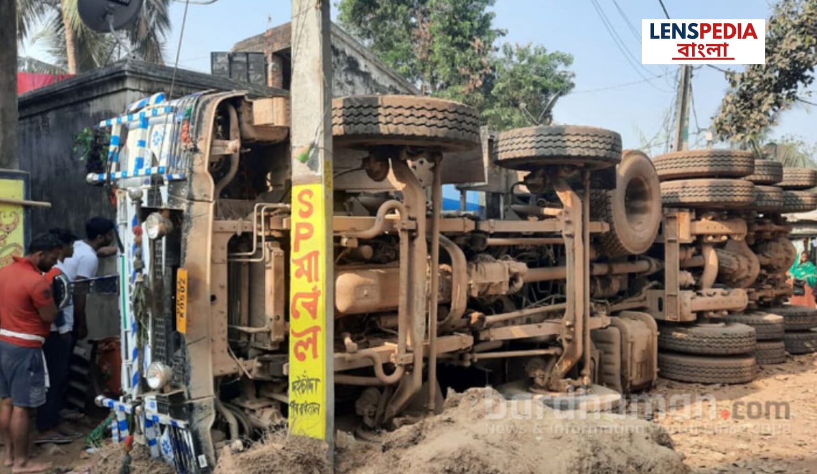 বাঁকুড়া রানিগঞ্জ ৬০ নম্বর জাতীয় সড়কের উপর গঙ্গাজলঘাটির দেশুড়িয়ায় নিয়ন্ত্রন হারিয়ে দূর্ঘটনার কবলে ট্রেলার । আহত হলেন চালক ও খালাসি ।