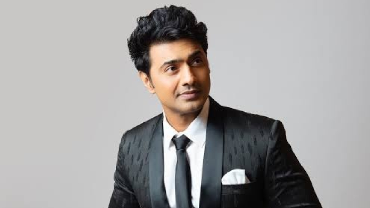 সকাল সকাল মালবাজার হাসপাতালে হঠাৎ উপস্থিত দেব সৃষ্টি হল হইচই