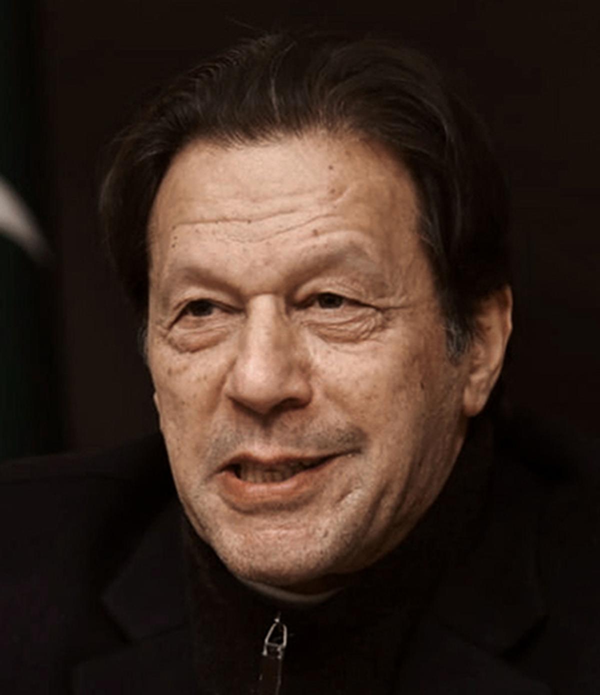 ঝাপসা দেখছেন ডান চোখে জল পড়ছে অনবরত ইমরান খানের দৃষ্টিশক্তি কি সম্পূর্ণ হারানোর আশঙ্কা আছে