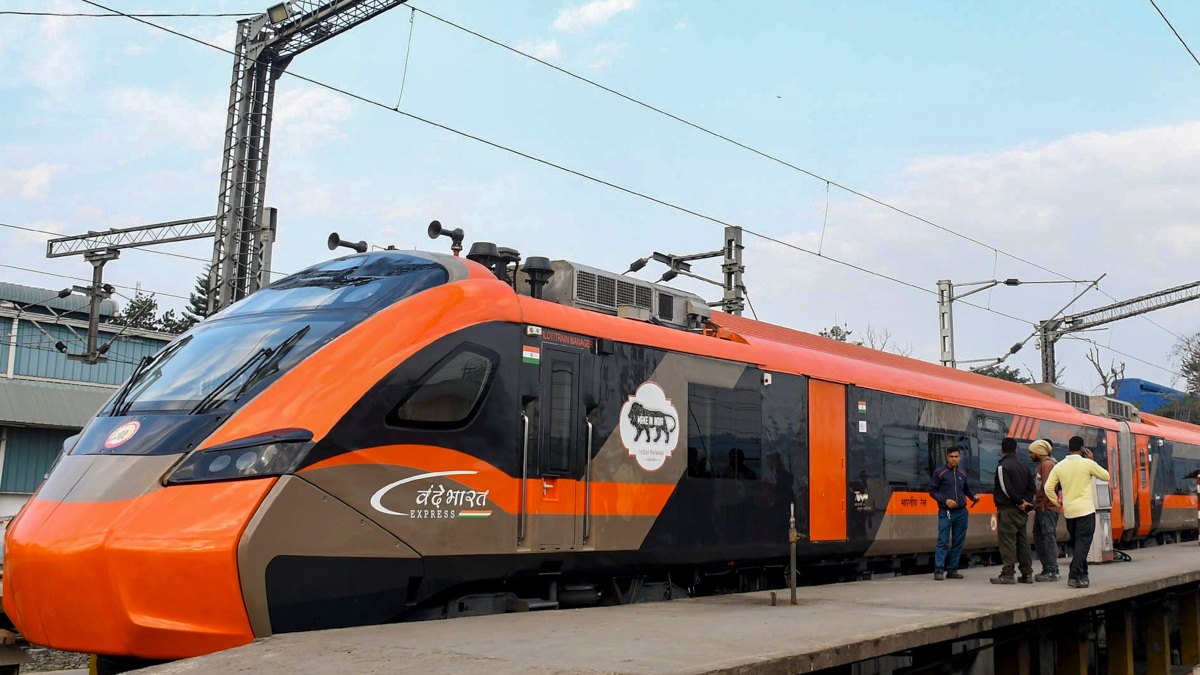 বন্দে ভারত এক্সপ্রেসের ধাক্কায় মর্মান্তিক দুর্ঘটনা নিহত তিনজনের পরিবারে শোক