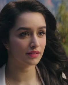 প্রতি মাসে ৬ লক্ষ টাকা খরচ কেন নিজের বাসস্থান থাকতেও ভাড়ায় বাড়ি নিলেন শ্রদ্ধা কপূর