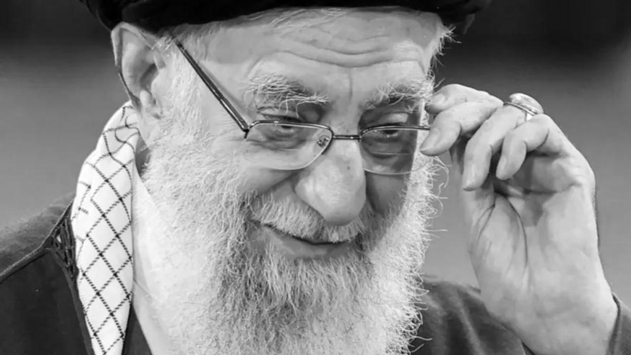 নিজের অফিসে কাজের মাঝে হামলা  আয়াতোল্লা আলি খামেনেইকে ঘিরে চাঞ্চল্য  কন্যা নাতনির মৃত্যুর দাবিতে তোলপাড় ইরান