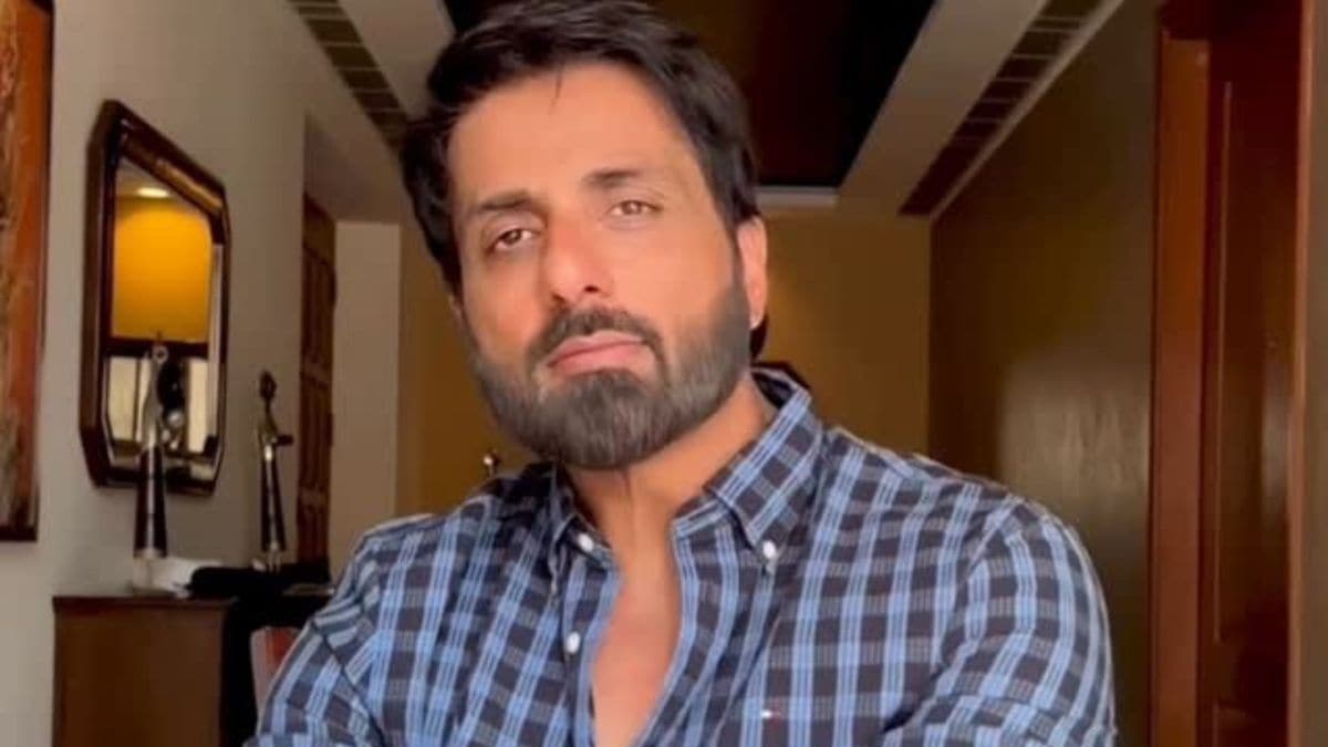 ফের মানবতার নজির গড়লেন দেবদূত সোনু সুদ দুবাইতে আটকে পড়া ভারতীয়দের পাশে দাঁড়িয়ে যা করলেন অভিনেতা জানলে গর্ব হবে