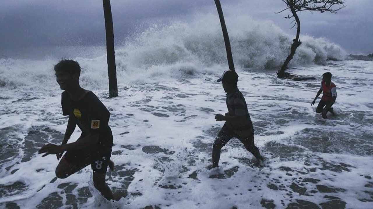হিসাব ছাপিয়ে জলস্তর বাড়ছে পৃথিবী জুড়ে আরও ৩৭% জমি গিলতে পারে সমুদ্র বিপদ বেশি দক্ষিণ পূর্ব এশিয়ায়