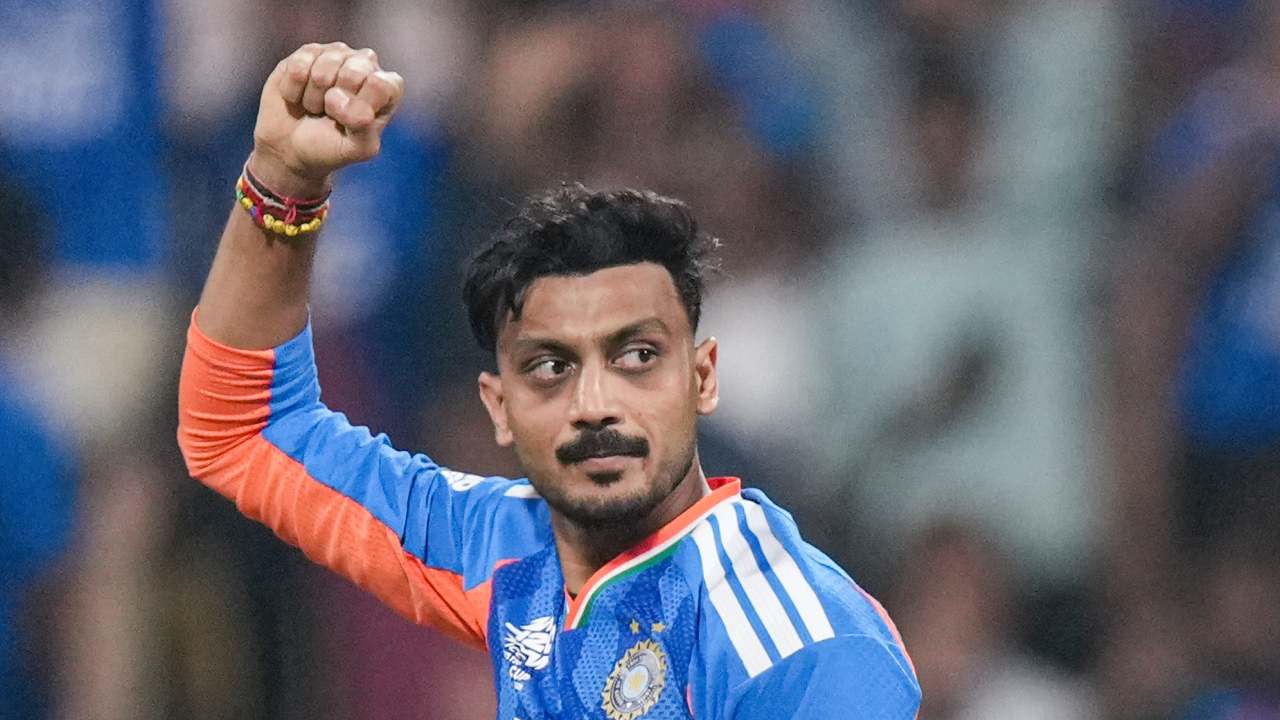 আমায় তো আর পাঁচটা ছক্কা মারতে পারত না! ইংল্যান্ডের বিরুদ্ধে শেষ ওভারটা করতে চেয়েছিলেন অক্ষর, প্রস্তুতি নিয়েছিলেন ১৯তম ওভারে