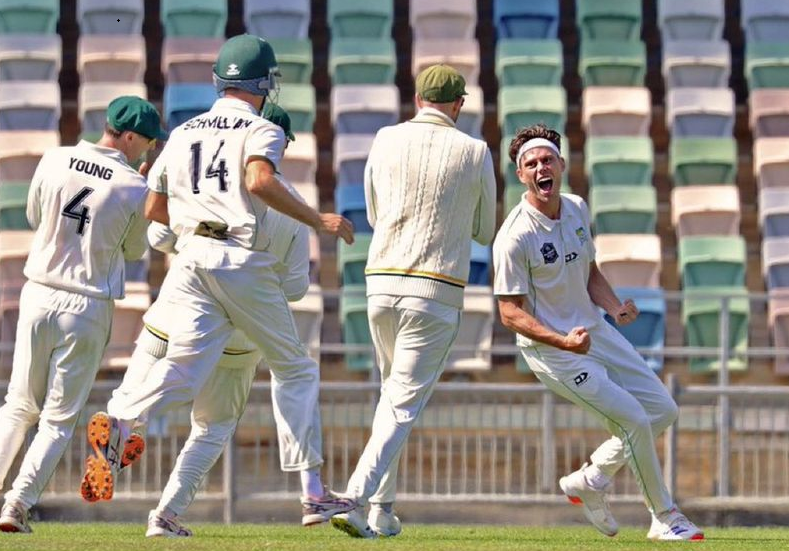 ২৫৪ বছরের ক্রিকেট ইতিহাসে প্রথম ফাইনালে ৫ বলে ৫ উইকেট কিউয়ি পেসারের চমক