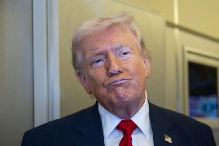 স্পেনকে ফের হুমকি ট্রাম্পের, ইজ়রায়েল থেকে দূত প্রত্যাহারের নির্দেশ