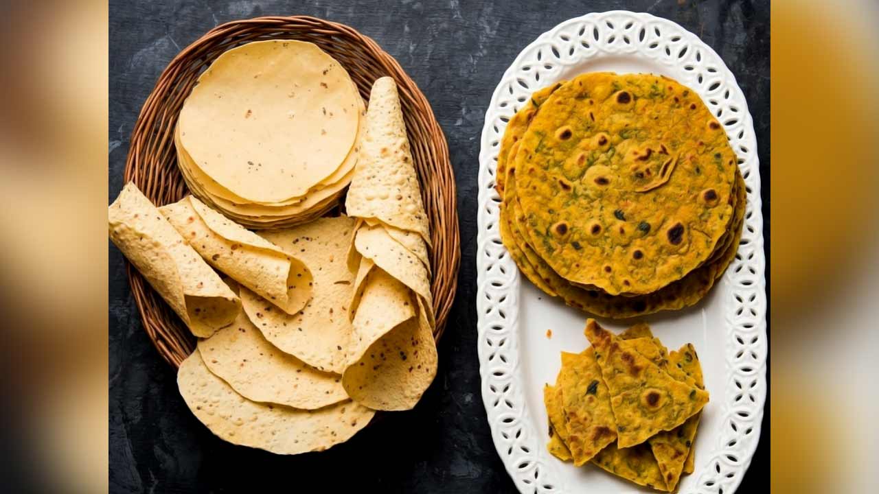 মাখানা ছোলাভাজা একঘেয়ে ওজন কমানোর জন্য তালিকায় রাখুন পাঁপড়ের মতো খাখরাও