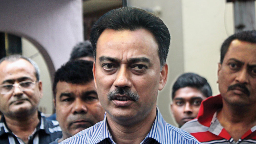 ইস্টবেঙ্গলে বিতর্ক  কোচ ব্রুজ়ো কর্তৃপক্ষের দিকে আঙুল তুললেন, পাল্টা দেবব্রত বললেন ও আজ আছে, কাল নেই