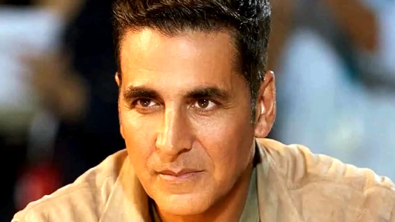 কানাডার নাগরিকত্ব, তাই ‘দেশপ্রেমিক’ ভাবমূর্তি তৈরি করতে চান? বিতর্কে কী জবাব দিলেন অক্ষয়?