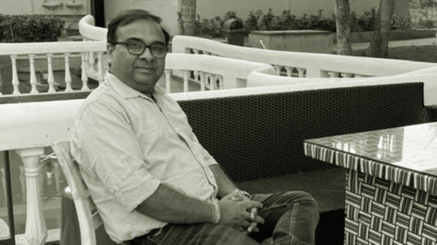 পুরী থেকে ফেরার পথে হৃদ্‌রোগে আক্রান্ত কলকাতায় প্রয়াত সাধক বামাখ্যাপার চিত্রনাট্যকার ঋতম ঘোষাল