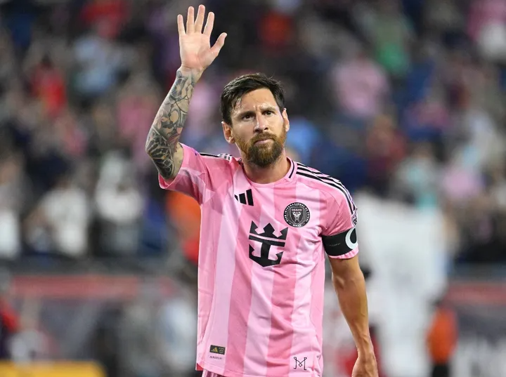 মেসির ৯০০ গোল: ইতিহাসে দ্বিতীয় ফুটবলার রোনাল্ডোর চেয়ে কম ম্যাচে রেকর্ড