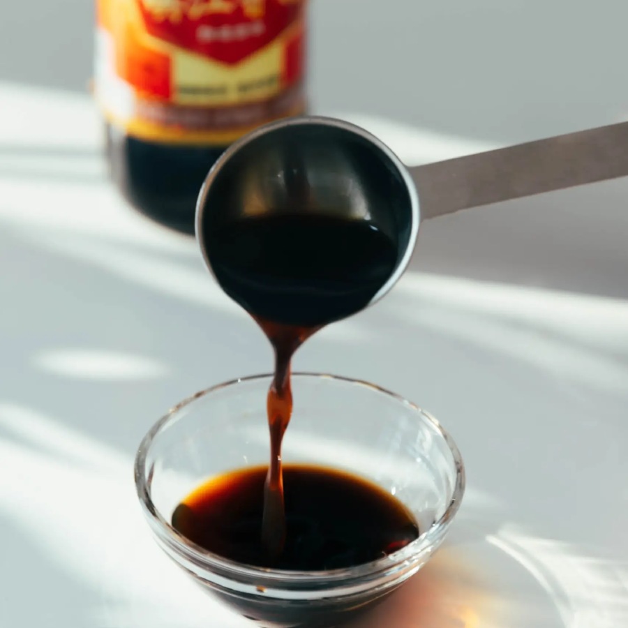 হেঁশেলের সাধারণ জিনিস  কিন্তু কাজ অসাধারণ এই কালো তরলই এখন ট্রেন্ড