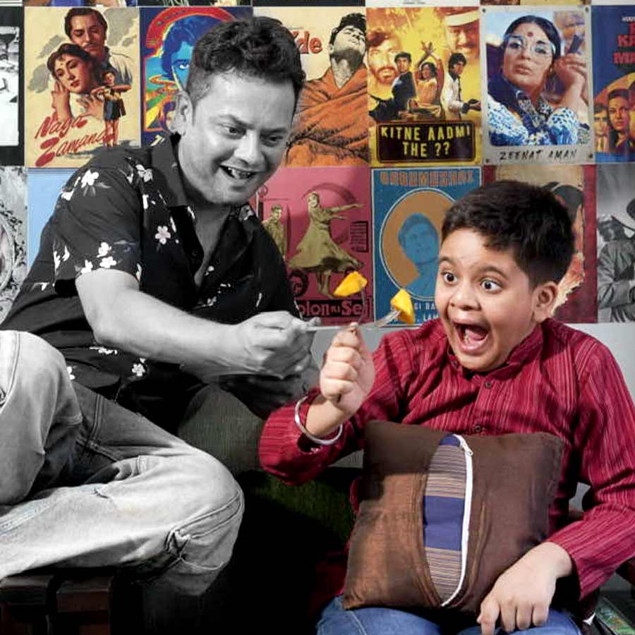 ? ১৩ বছরের ছেলের হাতে বাবার মুখাগ্নি  সহজকে আগলে কেওড়াতলা ছাড়লেন Priyanka Sarkar