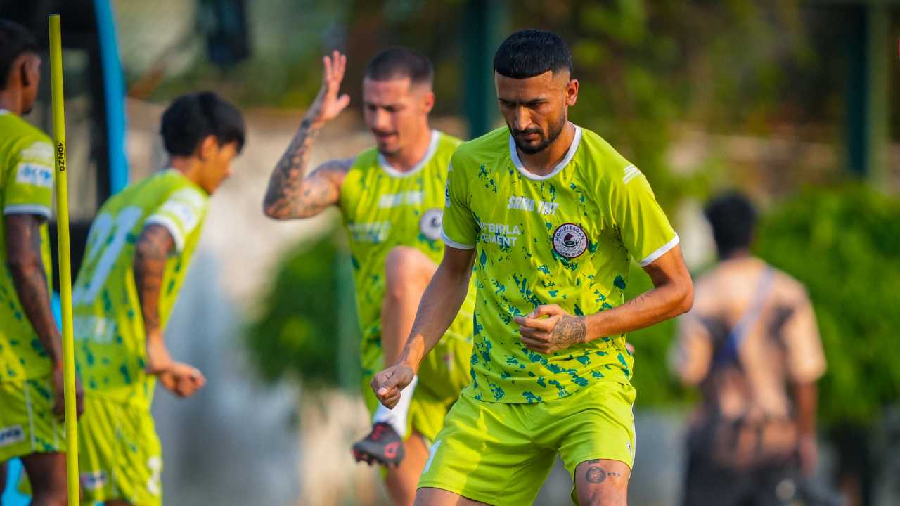 মোহনবাগান ভুলে গেছে মুম্বইয়ের কাছে হার, জামশেদপুরকে হারিয়ে শীর্ষস্থানে ওঠাই লোবেরার দলের লক্ষ্য