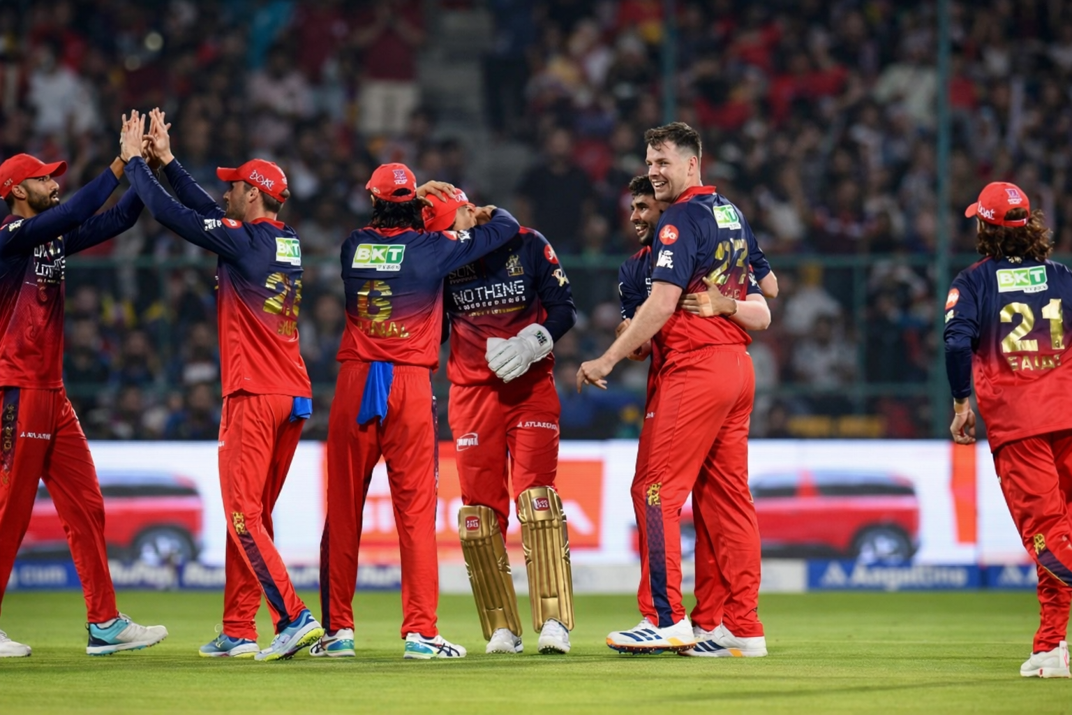 কোহলির দুর্দান্ত জয়ে চেন্নাইয়ের হার, হ্যাটট্রিকের শিকার