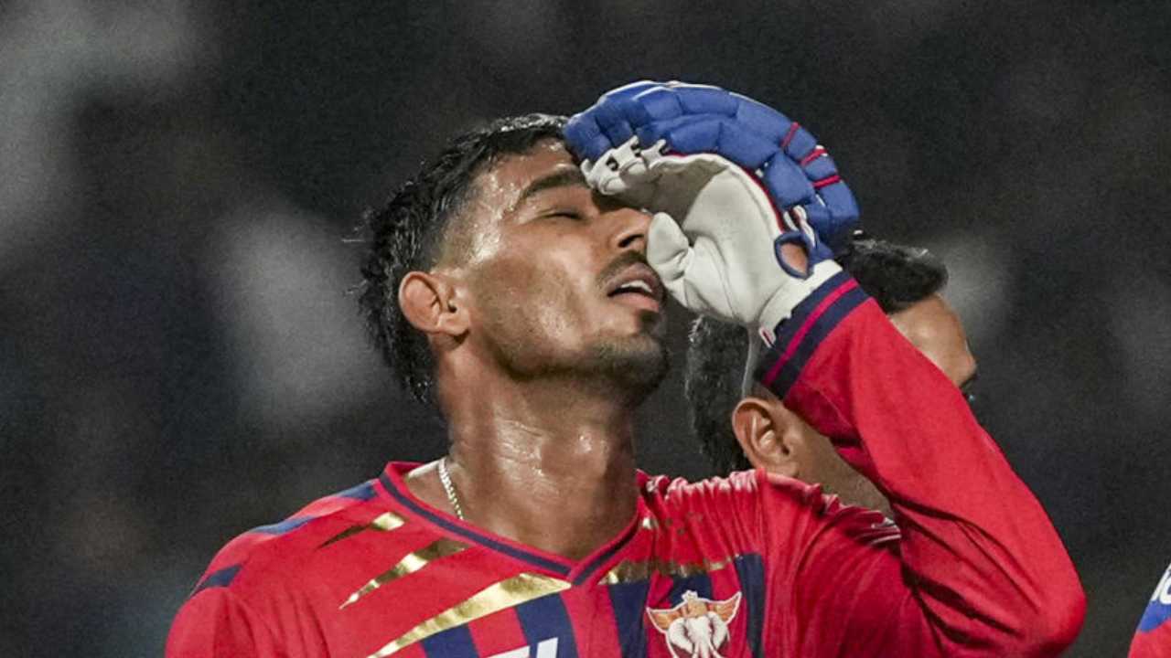 ছেলেকে ক্রিকেটার বানাতে বিক্রি করেছিলেন বাড়ি, ধার শোধ করতে পারেননি, কেকেআরকে হারানো মুকুলের বাবা জেলও খেটেছিলেন