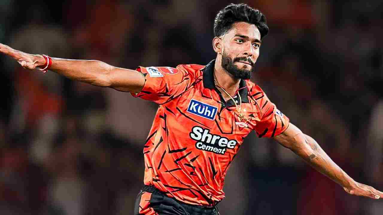 ভোর ৪টেয় উঠে ছুটতেন মাঠে, শিক্ষকদের বকুনিও পারেনি থামাতে, ছেলের খেলা দেখে ক্রিকেট বুঝেছেন প্রফুল্লের মা