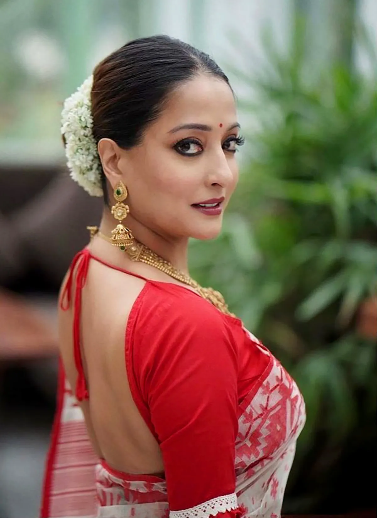 সাবেক সাজে বর্ষবরণের প্রস্তুতি রাইমার, রং মিলিয়ে শাড়ি পরলেন নায়িকার নতুন ‘বোন’! কে তিনি?