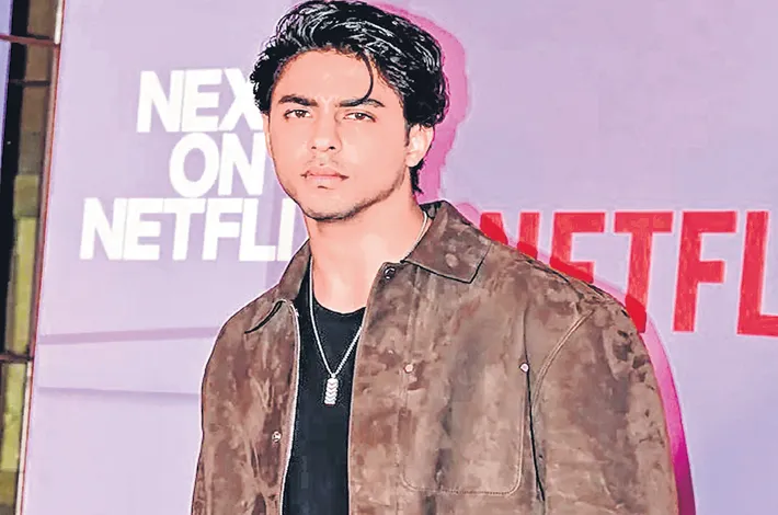 বরের জুতো চুরি রুখতে মাটিতে লুটিয়ে পড়লেন আরিয়ান শাহরুখ-পুত্রের আজব কাণ্ড ভাইরাল