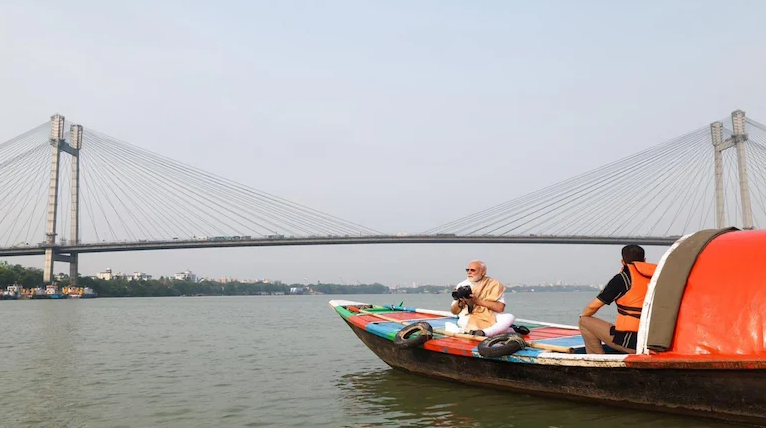Narendra Modi কলকাতায় গঙ্গা প্রণাম: Hooghly River-এ নৌবিহারে প্রধানমন্ত্রীর বিশেষ মুহূর্ত