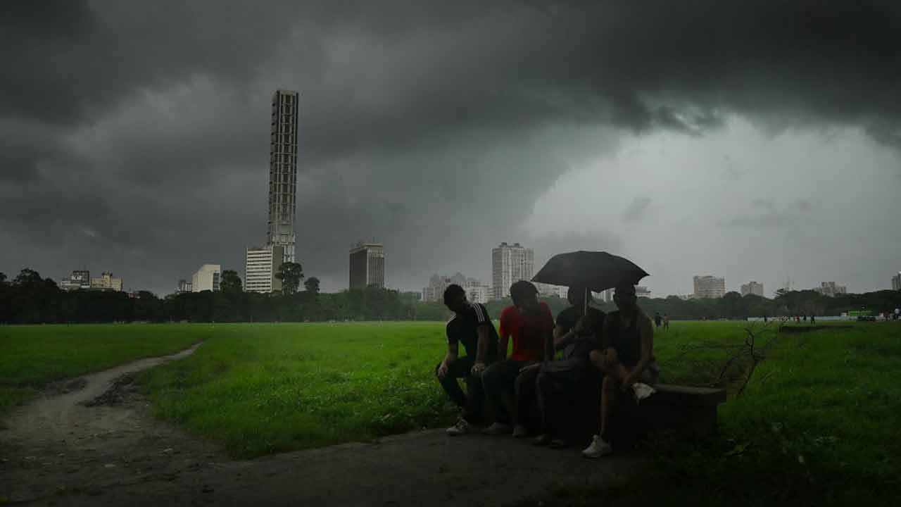 দক্ষিণবঙ্গে কালবৈশাখীর ধাক্কা কলকাতায় কবে ঝড় কত কিমি বেগে হাওয়া  কোথায় শিলাবৃষ্টির আশঙ্কা
