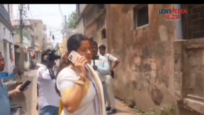গলসির পুরসাতে ট্রেলার দুর্ঘটনা পাথর ও মারবেল বোঝাই গাড়ির সংঘর্ষে আহত চালক