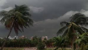 মেঘলা আকাশ  সঙ্গে বৃষ্টিও সতর্কতা জারি আবহাওয়া দপ্তরের