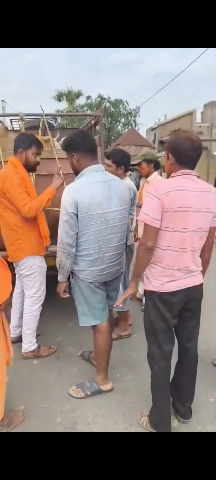 গো হত্যা সম্পূর্ণ নিষিদ্ধের দাবিতে সরব আন্দোলন গৌ মাতার সুরক্ষায় কড়া বার্তা