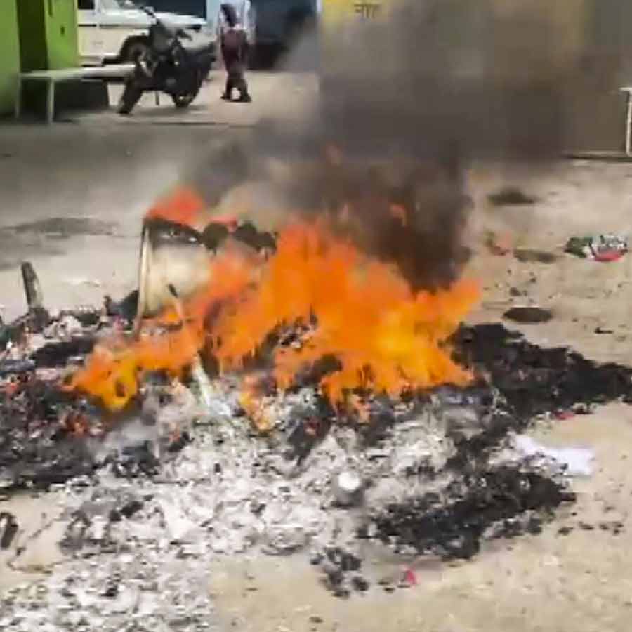 ভোট পরবর্তী অশান্তিতে উত্তাল বাংলা কড়া পুলিশি নজরদারিতে জেসিবি উদযাপনে নিষেধাজ্ঞা