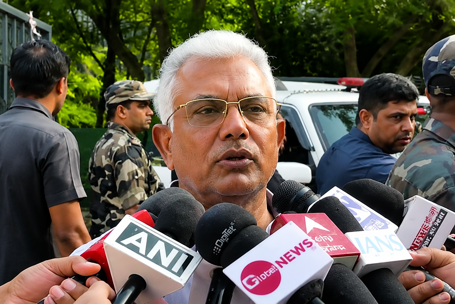 পঞ্চায়েত দপ্তরে ৬০০০ কর্মী নিয়োগের ঘোষণা: মন্ত্রী দিলীপ ঘোষের বড় ঘোষণা