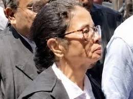 কোর্টে মমতা ব্যানার্জিকে চোর চোর স্লোগান 