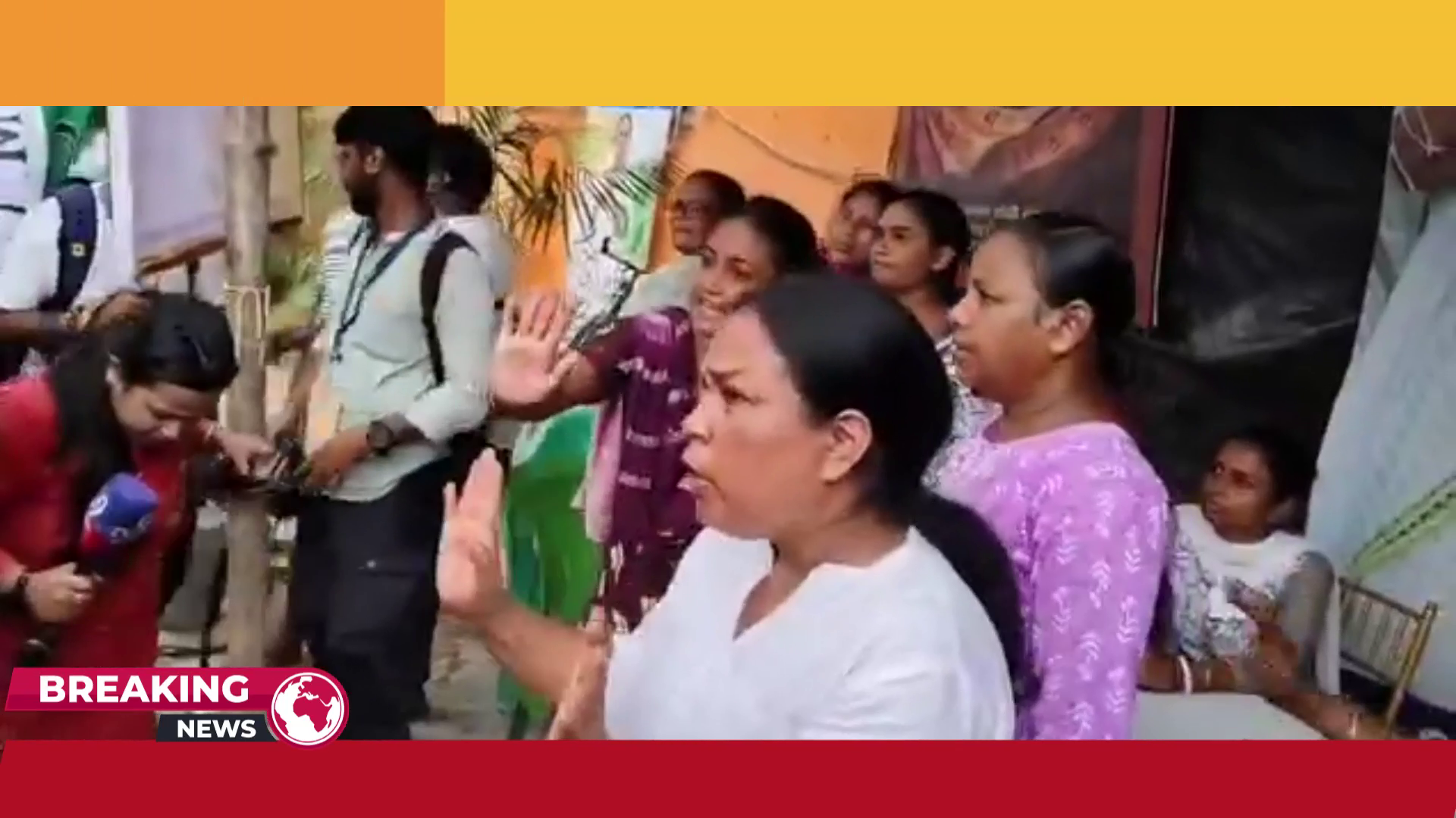কলকাতার ভবানীপুরে কড়া নিরাপত্তা এবং হাই অ্যালার্ট আইপিএস ডি পি সিংয়ের নেতৃত্বে জয় হিন্দ ভবনের রাস্তায় বাড়ি বাড়ি গিয়ে সাধারণ মানুষকে ঘরে থাকার অনুরোধ পুলিশের