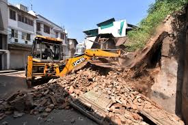 ফারুকনগরে জিসিপি দিয়ে বহুতল বাড়ি ভাঙচুর
