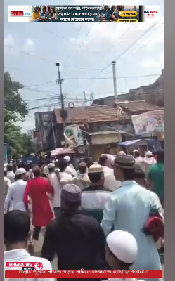 রাজাবাজার মোড়ে জুম্মার নামাজের দাবিতে জমায়েত, উত্তেজনা ঘিরে কড়া পুলিশি নিরাপত্তা