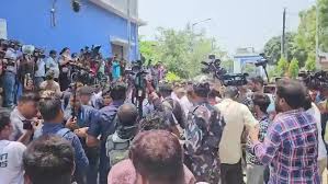 বারাসাত হাসপাতালে এসে ঢুকলেন মুখ্যমন্ত্রী শুভেন্দু অধিকারী