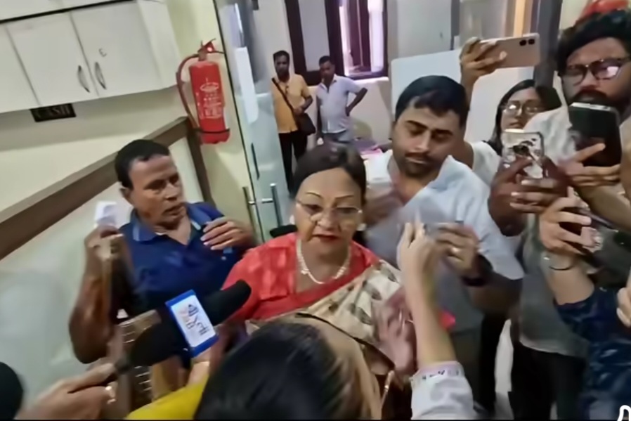 EIMPA বৈঠক ঘিরে জোর বিতর্ক! প্রিয়া সেনগুপ্তকে নিয়ে সরগরম টলিপাড়া
