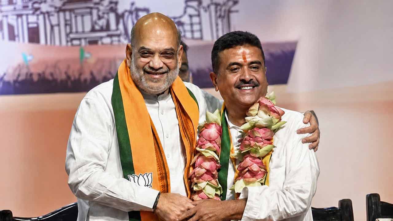 পশ্চিমবঙ্গ বিধানসভায় বিজেপির বিধায়কদের মধ্যে কিছু হাসি মজার মুহুর্ত