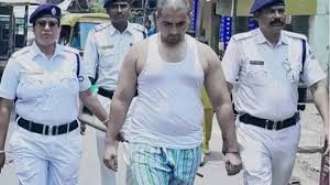 হাওড়ার তথাকথিত ডন আকাশ সিংকে স্যান্ডো গেঞ্জি আর হাফ প্যান্ট পরিয়ে রাস্তায় ঘোরানো হচ্ছে